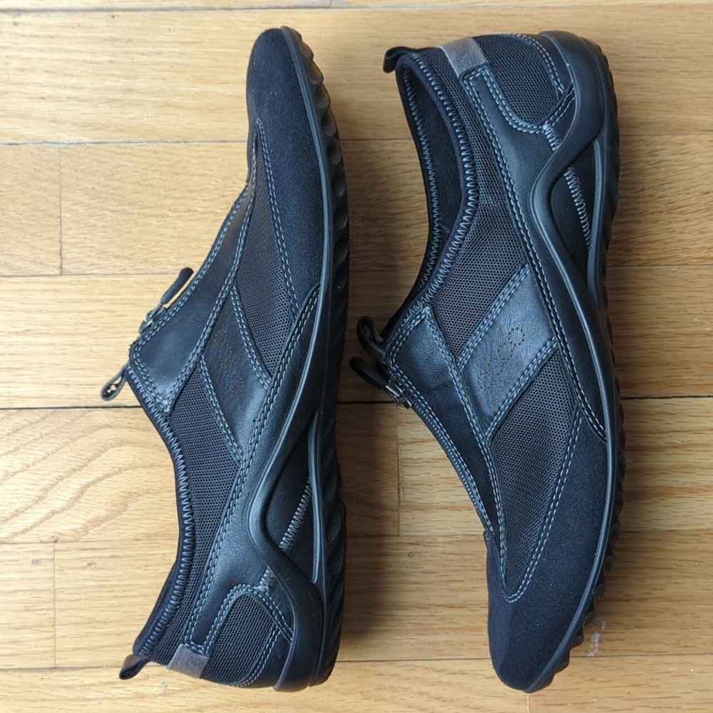 Ecco black zip-up shoes size 39 (8/8.5)